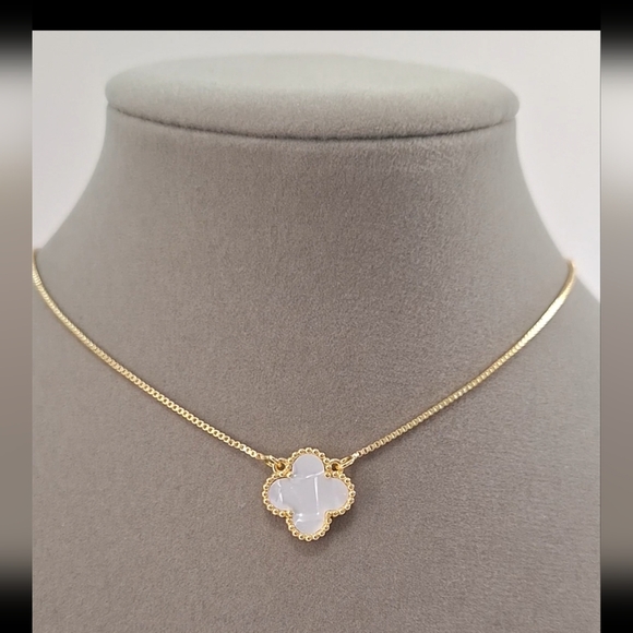 usaquality Jewelry - Mother Of Pearl Four Leafs clover necklace